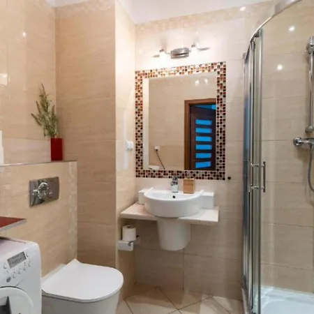 شقة Close-central - Great Location - One Bedroom - Platinum Towers وارسو